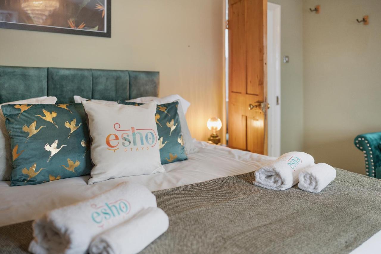 4 Bedroom Home With Garden, Game Room, Parking- Esho Stays Глостър Екстериор снимка