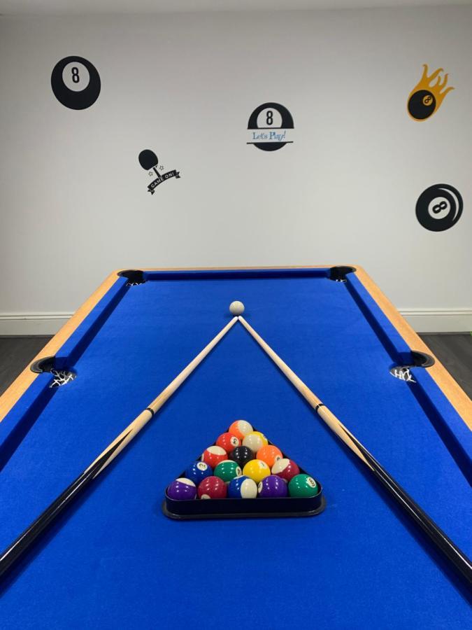 4 Bedroom Home With Garden, Game Room, Parking- Esho Stays Глостър Екстериор снимка